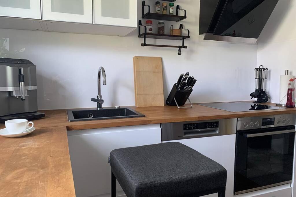 Gemuetliche 3 Zimmer Wohnung Mit Grosszuegiger Terrasse Im Gruenen Reutlingen Eksteriør billede