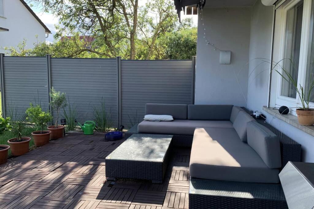 Gemuetliche 3 Zimmer Wohnung Mit Grosszuegiger Terrasse Im Gruenen Reutlingen Eksteriør billede