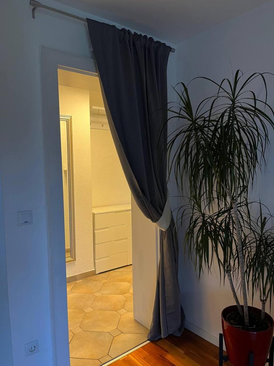 Gemuetliche 3 Zimmer Wohnung Mit Grosszuegiger Terrasse Im Gruenen Reutlingen Eksteriør billede